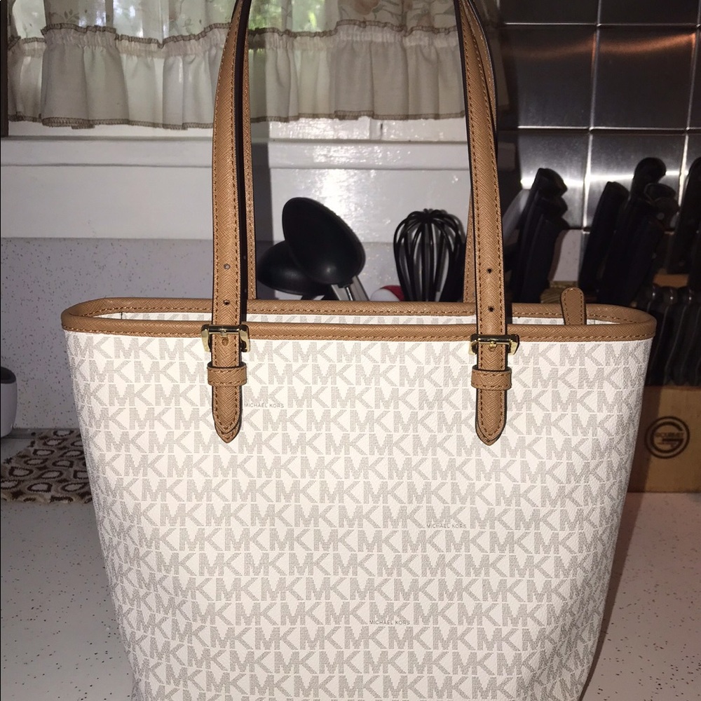 Michael Kors Hand Bag - Picture 6 of 7